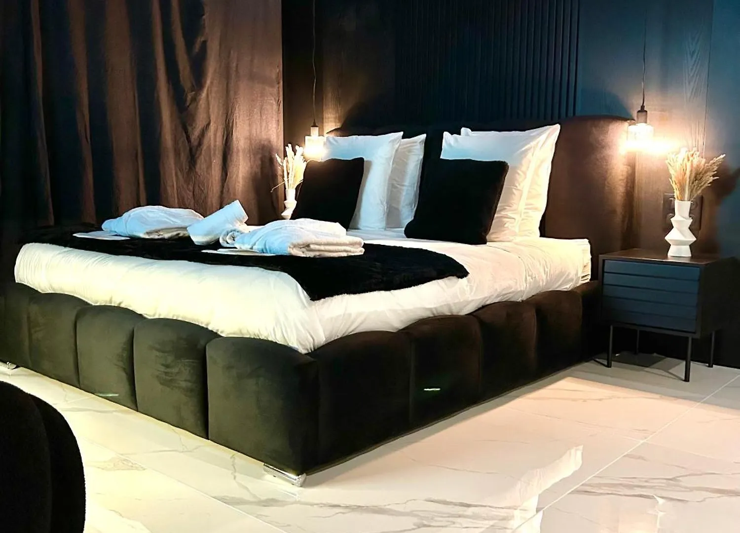 アパート Bdsm Tantra Love Room サロン＝ド＝プロヴァンス フランス